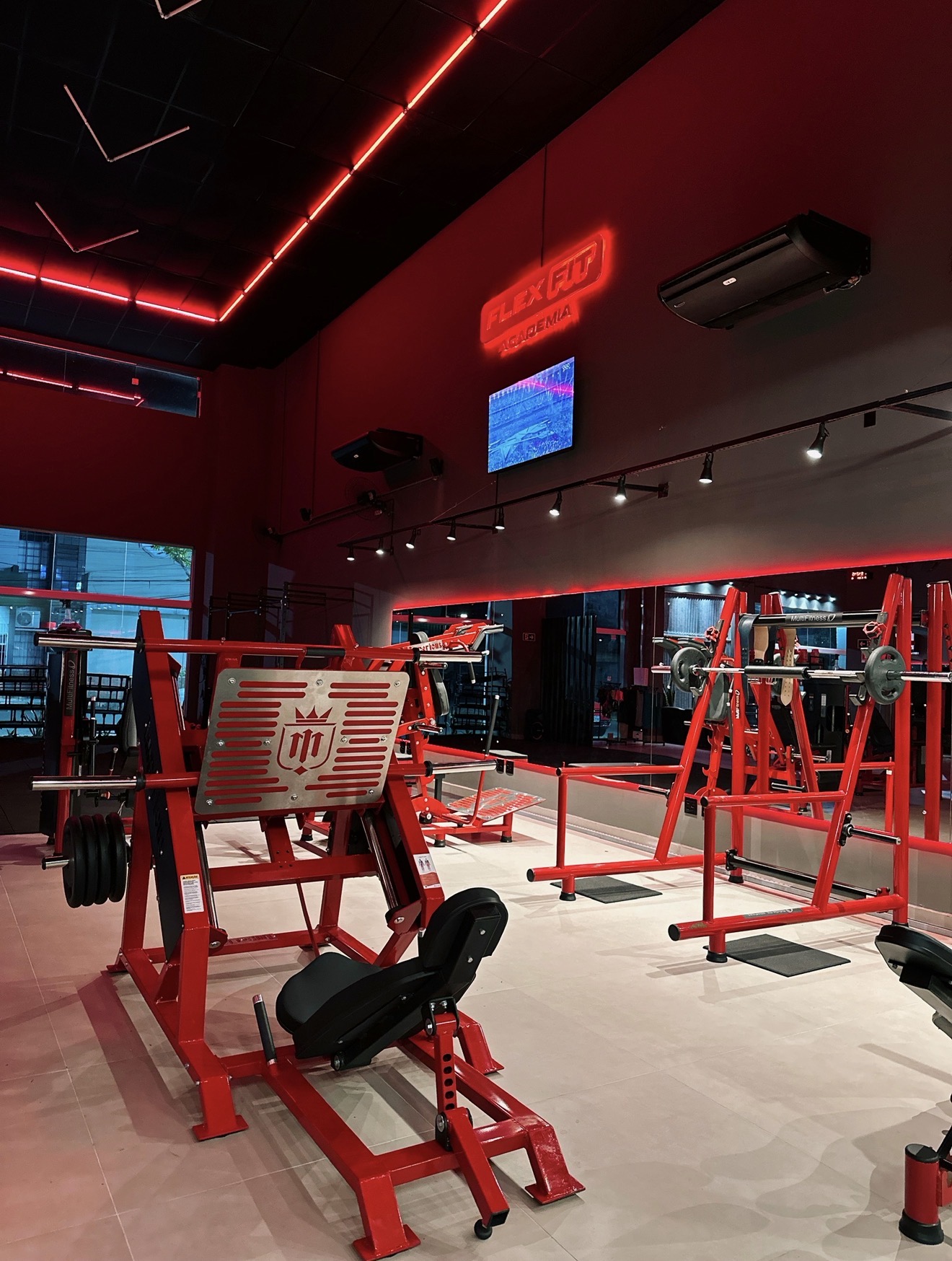 Interior da academia Flex Fit